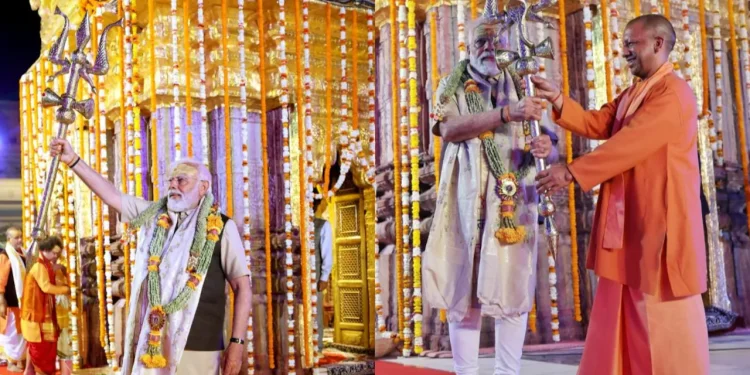 पीएम मोदी ने किए बाबा विश्वनाथ के दर्शन, पूजा की, त्रिशूल भी लहराया,108 बटुकों ने किया शंखनाद किया, 14km के रोड शो में बरसे फूल