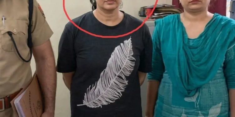 चंडीगढ़ की लेडी टीचर ने अपने ही स्टूडेंट संग किया सेक्स, छात्र से बोली- पति को तलाक दे दूंगी, परेशान हसबैंड ने किया सुसाइड
