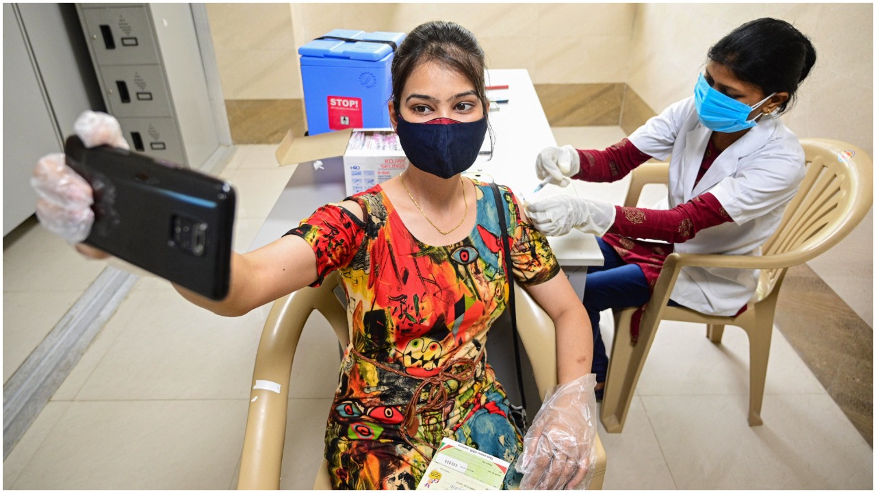 15 से 18 साल के किशोरों के कोविड रोधी टीकाकरण के लिए पंजीकरण शुरू: मांडविया