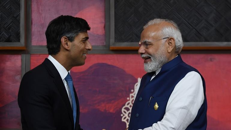 बाली में नरेन्द्र मोदी और ब्रिटेन के प्रधानमंत्री के बीच बैठक