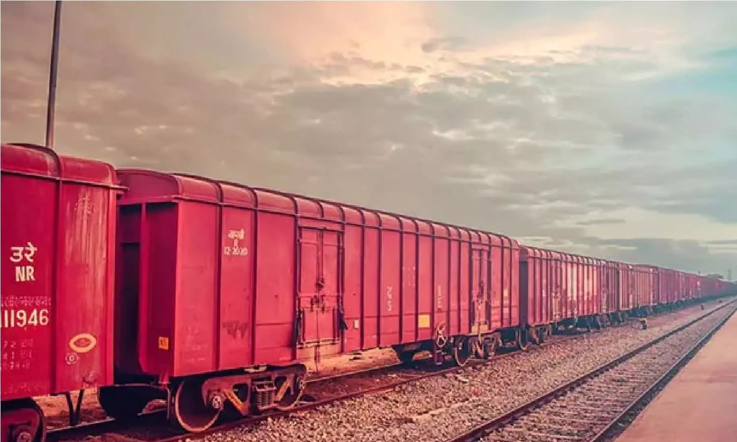 चालू वित्त वर्ष में अक्टूबर, 2022 तक माल ढुलाई से रेलवे को 92,345 करोड़ रुपये की कमाई