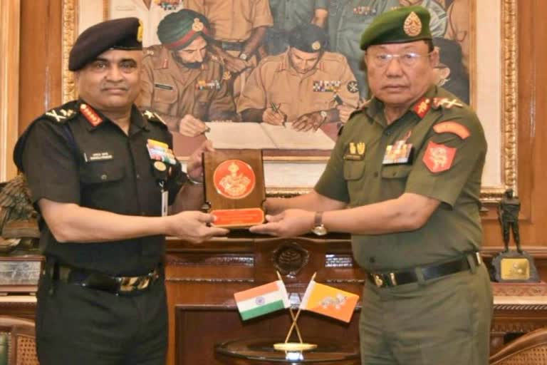 रक्षा सचिव और रॉयल भूटान आर्मी के चीफ ऑपरेशन ऑफिसर ने की नई दिल्ली में बैठक