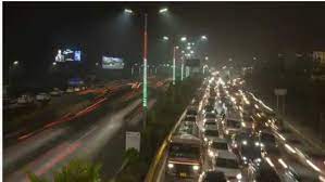 देर रात भूकंप के झटकों से दहली दिल्ली, लोग घरों से निकले बाहर