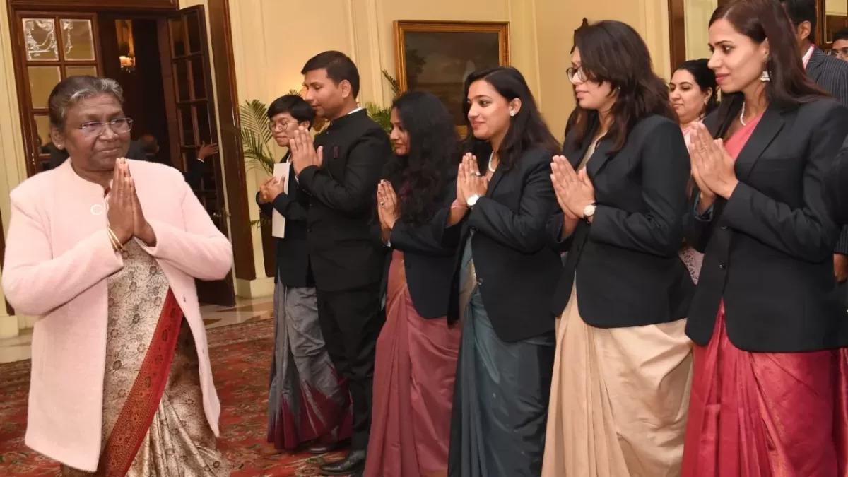 राष्ट्रपति से भारतीय वन सेवा के परिवीक्षाधीनों की भेंट