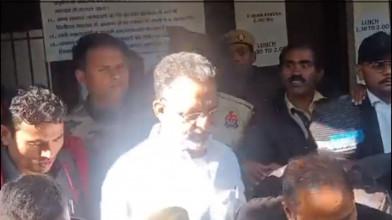 कोर्ट में पेशी के दौरान शायराना अंदाज में नजर आया मुख्तार