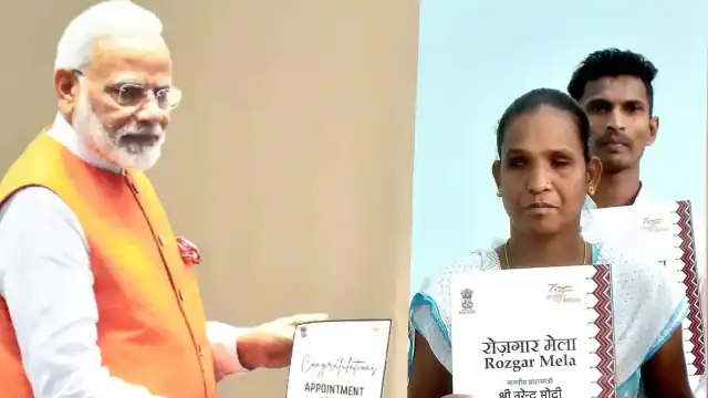 71 हजार युवाओं को नियुक्ति पत्र बांटकर मोदी ने 10 लाख रोजगार के वादे को पूरा करने की ओर कदम बढ़ाया