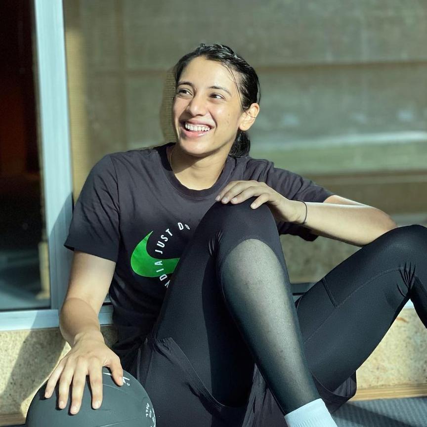 बॉलीवुड की हिरोइन से कम नहीं है स्मृति मंधाना