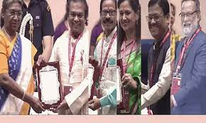 द्रौपदी मुर्मु ने संगीत नाटक अकादमी की फैलोशिप और अकादमी पुरस्कार प्रदान किए