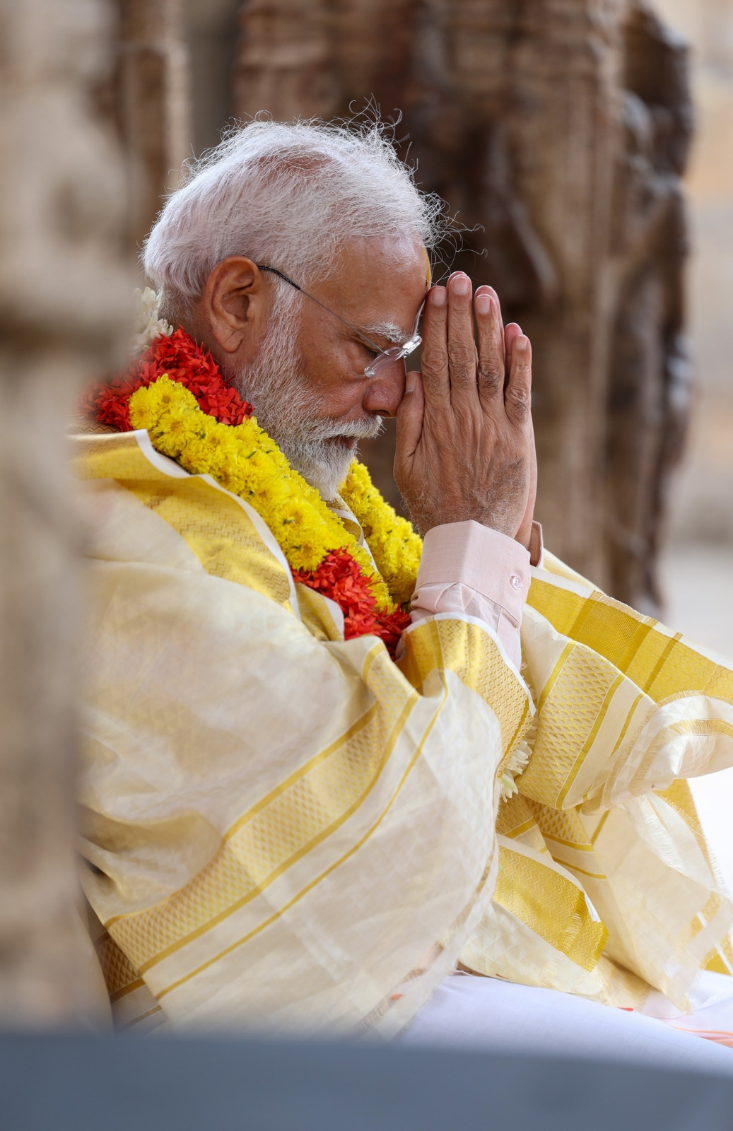 पीएम मोदी ने तमिलनाडु के दो मंदिरों की पूजा, रामेश्वरम में डुबकी लगाकर रामायण पाठ में लिया हिस्सा लिया