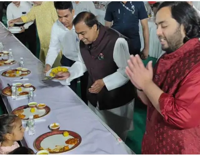मुकेश अंबानी ने  बेटे अनंत और बहु राधिका मर्चेट का प्री-वेडिंग फंक्शन अन्न सेवा के साथ  किया  शुरू,अन्न सेवा में 51 हजार स्थानीय लोगों को  किया आमंत्रित