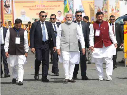 पीएम मोदी ने झाबुआ से किया लोकसभा चुनाव का शंखनाद, बोले- इस बार 400 पार; कांग्रेस में मची है भगदड़