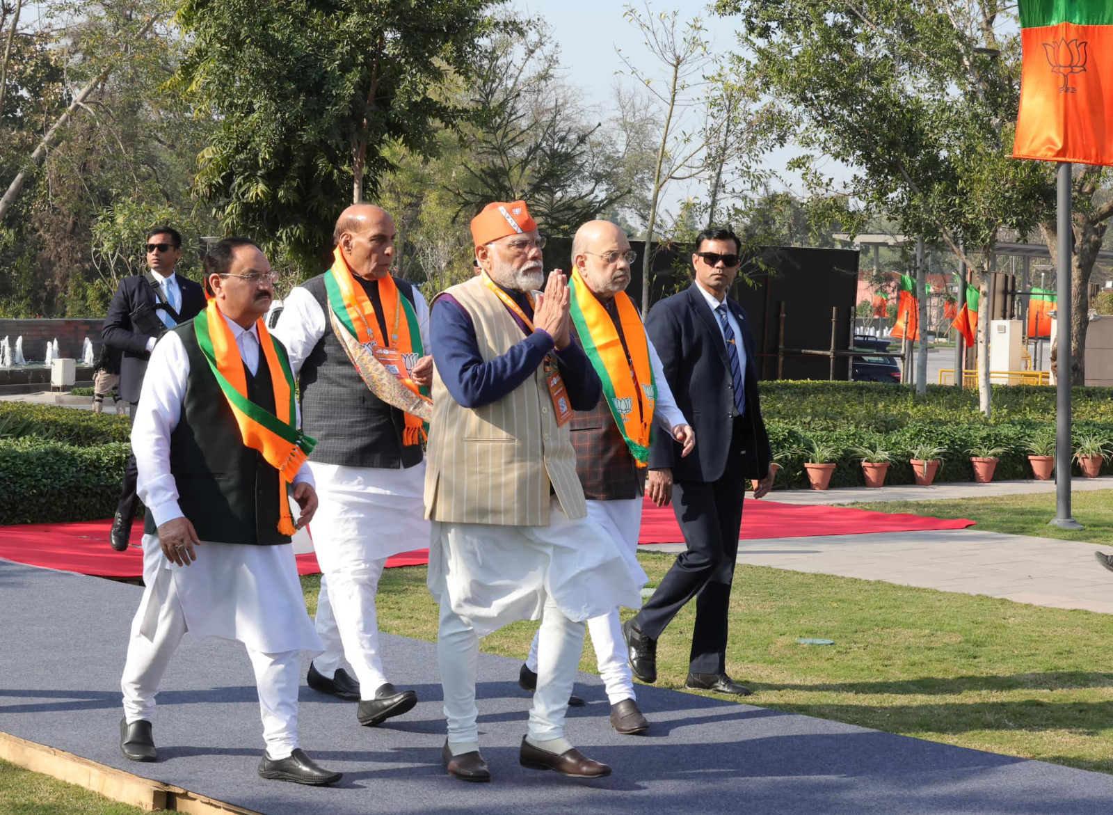 बीजेपी अधिवेशन में पीएम मोदी ने लगवाए आएगा तो मोदी ही के नारे, कांग्रेस पर बोले- ये पार्टी देश को बांटने का काम कर रही है!