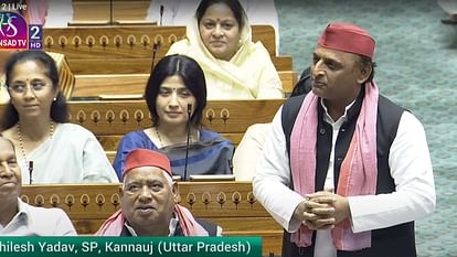 उम्मीद है, विपक्ष की आवाज नहीं दबेगी… सपा सुप्रीमो ने लोकसभा स्पीकर पर कसा तंज तो मुस्कुराए बिरला