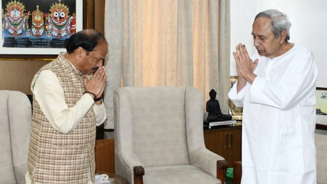 ओडिशा के मुख्यमंत्री नवीन पटनायक ने राज्यपाल रघुबर दास को सौंपा इस्तीफा, 24 साल बाद बीजेडी का सूर्य हुआ अस्त