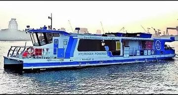 काशी पहुंचा देश का पहला हाइड्रोजन जलयान: :वाराणसी-चुनार के बीच चलेगी शिप, ग्रीन हाइड्रोजन से चलेगा