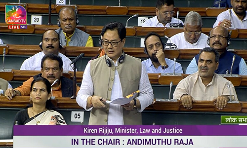 लोकसभा में पेश हुआ वक्फ संशोधन बिल: विपक्ष ने किया विरोध, औवेसी ने साधा सरकार पर निशाना, NCP ने की ये मांग