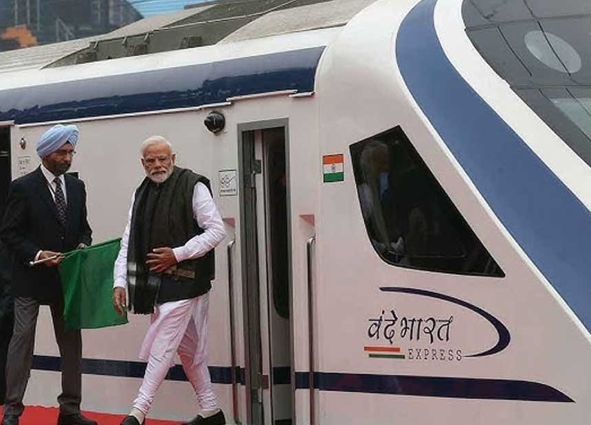 झारखंड दौरे पर पीएम मोदी, रांची में दिखाई 6 वंदेभारत को हरी झंडी दिखाई, जमशेदपुर में करेंगे चुनावी शंखनाद