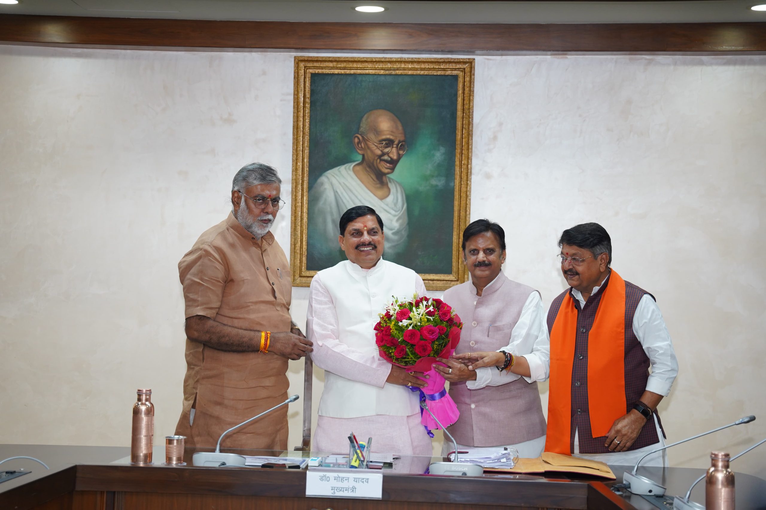 मोहन कैबिनेट की बैठक में हुए कई अहम फैसले: अब मंत्री ही होंगे निगम मंडलों के अध्यक्ष, किसानों, युवाओं और डेवलपमेंट को लेकर हुए ये बड़ा ऐलान!