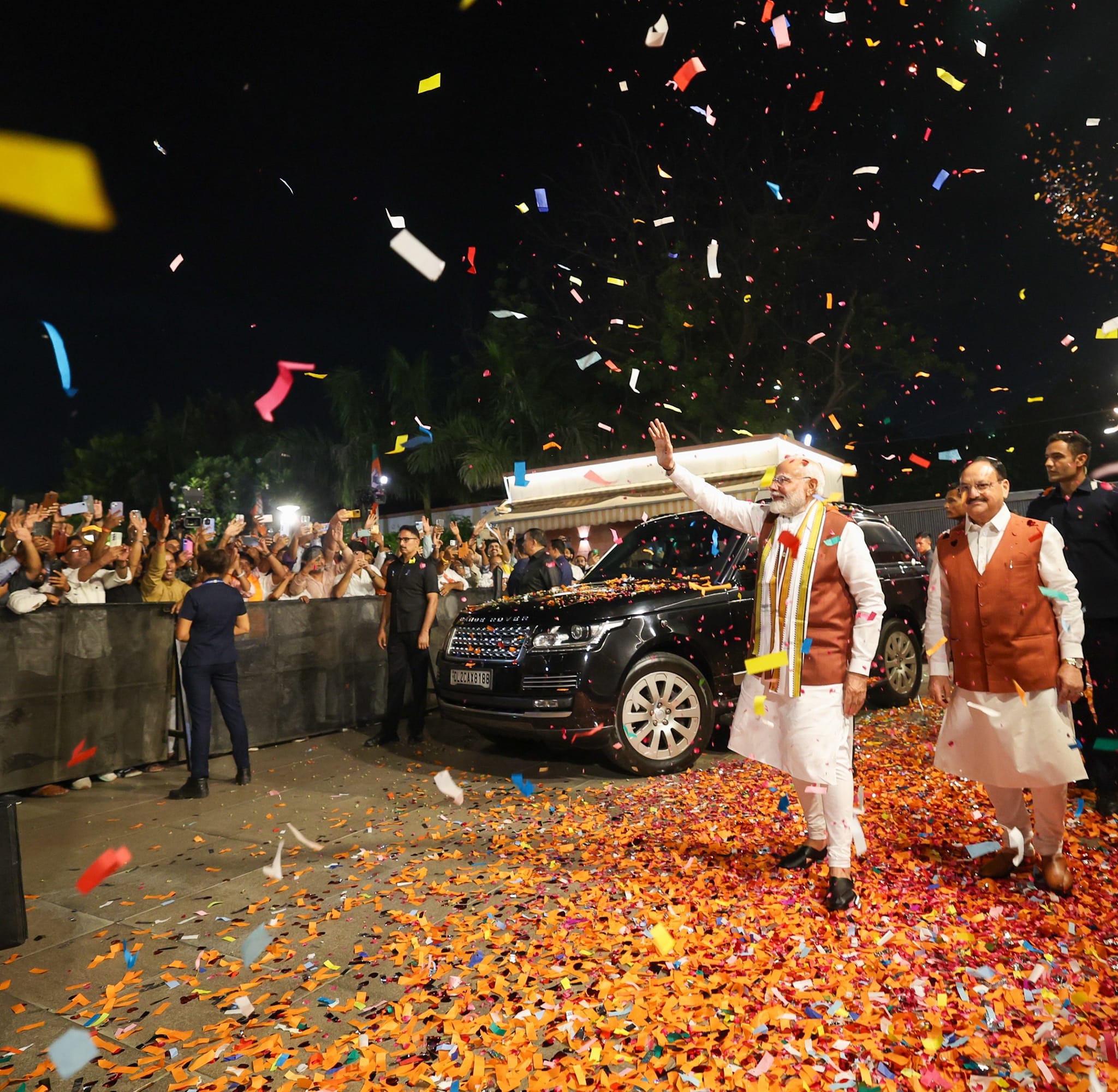 इस रेंज रोवर कार से बीजेपी दफ्तर पहुंचे थे पीएम मोदी, कार की कीमत जान हैरान रह जाएंगे आप?