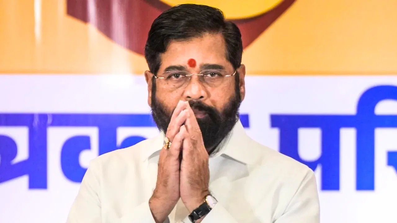 एकनाथ शिंदे ने दिया इस्तीफा, अब कौन होगा महाराष्ट्र का अगला सीएम, फडणवीस को लेकर आया ये बड़ा अपडेट