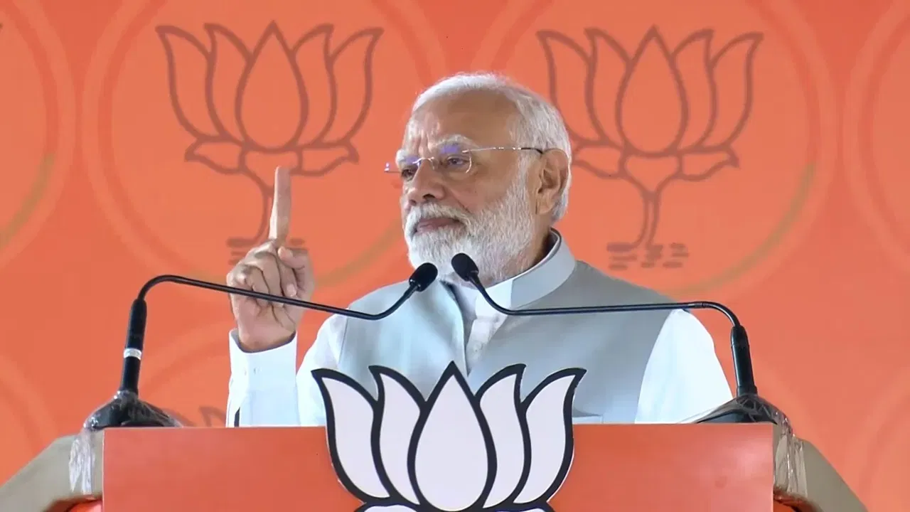 पनवेल में पीएम मोदी की जनसभा: कांग्रेस पर साधा निशाना, कहा- उनका “गरीबी हटाओ” नारा सिर्फ छलावा