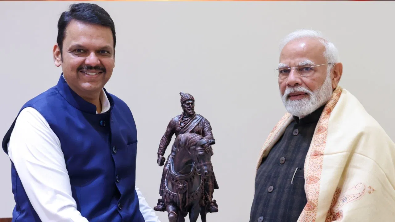 सीएम फडणवीस ने पीएम मोदी को दिया खास तोहफा, मुलाकात के बाद कही ये बड़ी बात