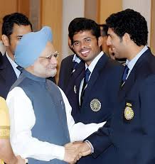 जब मनमोहन सिंह से मिलने पहुंचे थे सिक्सर किंग युवराज, एक ओवर में 6 छक्के जड़ने के बाद हुई थी मुलाकात