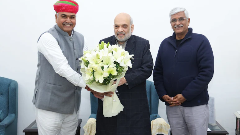 केंद्रीय मंत्री गजेंद्र सिंह शेखावत ने की अमित शाह से मुलाकात, इस नेता के साथ मिलने पहुंचे, क्यों बढ़ा सियासी पारा?