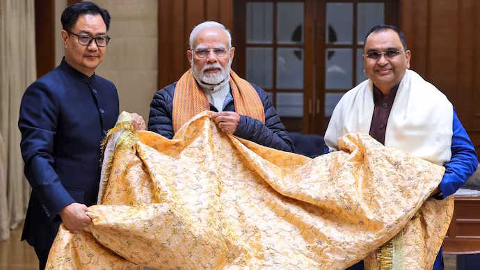 पीएम मोदी से चादर लेकर निजामुद्दीन औलिया दरगाह पहुंचे, केंद्रीय मंत्री किरेन रिजीजू: बोले-कल चढ़ाएंगे दरगाह पर चादर