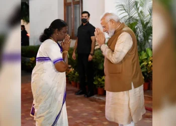 दिल्ली में बढ़ी सियासी सरगर्मीं, अचानक राष्ट्रपति से मिलने पहुंचे पीएम मोदी, जानें क्या हुई बात?