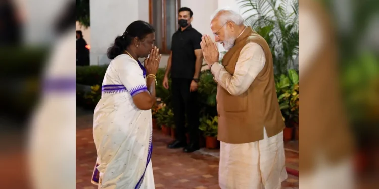 दिल्ली में बढ़ी सियासी सरगर्मीं, अचानक राष्ट्रपति से मिलने पहुंचे पीएम मोदी, जानें क्या हुई बात?