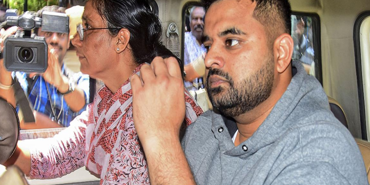 प्रज्वल रेवन्ना रेप केस: पूर्व JDS सांसद दोषी करार, कोर्ट से रोते हुए बाहर निकला प्रज्वल, कल होगा सजा का ऐलान