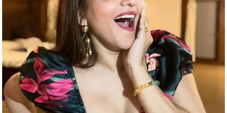 टेंटहाउस में अकेले क्या कर रही थी भोजपुरी एक्ट्रेस मोनालिसा, तस्वीरों ने खोल दी पूरी पोल