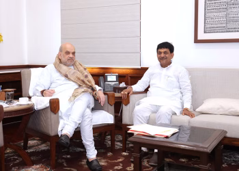 यूपी के मंत्री कपिल देव ने की गृहमंत्री अमित शाह से मुलाकात, इस रिकॉर्ड को लेकर दी बधाई