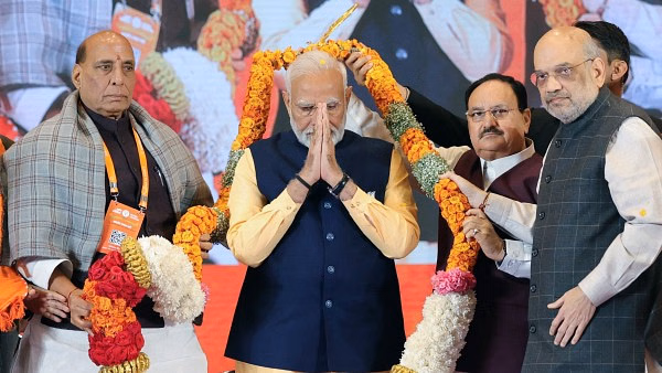 देश में रक्षाबंधन पर्व की धूम: पीएम मोदी अमित शाह ने दी राखी के त्यौहार की बधाई, जानिए क्या लिखा.?