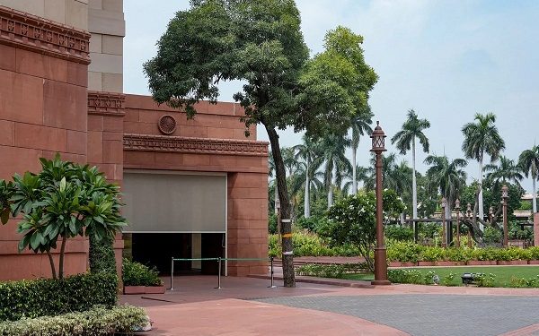 संसद का एक पेड़ बना पीएम मोदी की सुरक्षा के लिए खतरा, फिर SPG ने लगाया ये जुगाड़