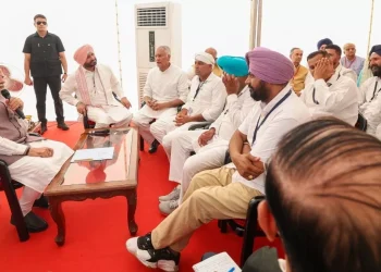 पीएम मोदी ने पंजाब को दिया 1600 करोड़ का पैकेज, गुरदासपुर में बाढ़ पीड़ितों से की मुलाकात