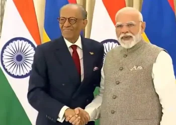 पीएम मोदी का वाराणसी दौरा, मॉरीशस के प्रधानमंत्री का किया वेलकम, दोनों के बीच हुए बातचीत