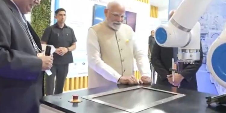 सेमीकॉन इंडिया 2025: दूसरे दिन समिट में पहुंचे पीएम मोदी, एक्सपर्ट्स से की बात, बताया कैसे तेज होगा चिप का उत्पादन