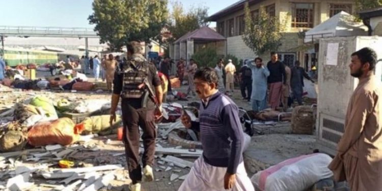 पाकिस्तान में हाहाकार, बीच शहर में अचानक हुआ बम ब्लास्ट, धमाके से मौके पर ही हो गई इतने लोगों की मौत