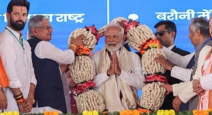 पूर्णिया में मखाने की माला से हुआ पीएम मोदी का वेलकम, कितनी वजनी थी, किसने बनाई थी ये माला.?