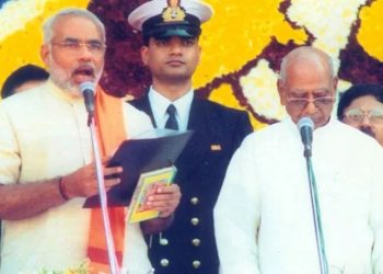 आज ही के दिन पीएम मोदी ने पहली बार ली थी संविधान की शपथ, मां हीराबेन ने मांगी थी ये 2 चीजें