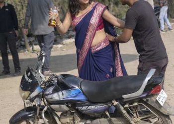 MP में वाइन शॉप के सामने शराबी लड़की का ड्रामा, जमकर काटा बवाल, प्रदेशभर में वायरल हो रा ये वीडियो