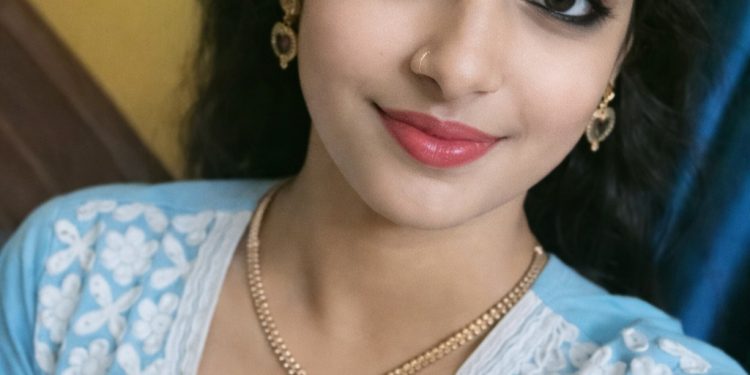 स्पा सेंटर के कमरे में बंद था कपल, पुलिस दरवाजे पर आई तो बिना कपड़ों के बिल्डिंग से कूद गई लड़की, मौत