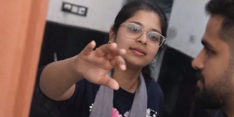 वैलेंटाइन वीक पर वायरल वीडियो: एक्स्ट्रा क्लास के बहाने मुस्लिम बॉयफ्रेंड के साथ पकड़ी गई हिंदू छात्रा, फिर..!