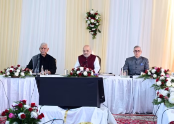 तेज रफ्तार से काम करें अफसर.. गृहमंत्री अमित शाह ने जम्मू-कश्मीर में की विकास परियोजनाओं की समीक्षा, दिए ये अहम निर्देश