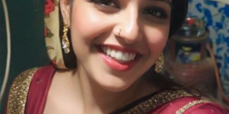 शादीशुदा महिला ने लाइक्स के लिए की गंदी बात, वीडियो वायरल हुआ तो लोग देने लगे गालियां, कहा- गाड़ी सर्विस मांग रही..