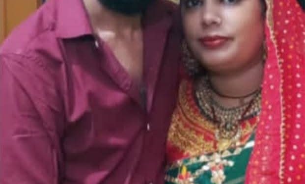 मुखौटा पहनकर घर पहुंचा पति, बॉयफ्रेंड के साथ बिस्तर पर थी पत्नी.. फिर हसबैंड ने जो किया..