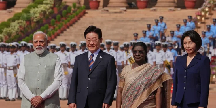 भारत दौरे पर दक्षिण कोरियाई राष्ट्रपति ली जे म्युंग, पीएम मोदी-राष्ट्रपति मुर्मू ने किया भव्य स्वागत