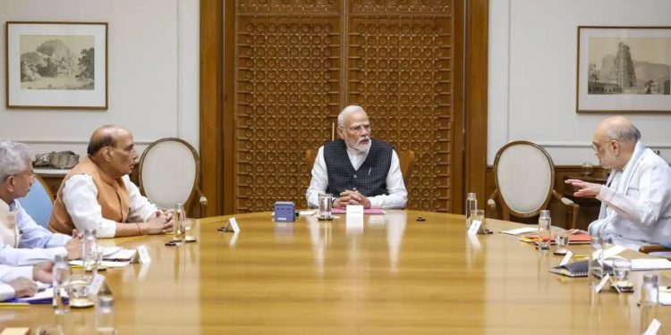 मोदी कैबिनेट की मीटिंग: प्रधानमंत्री ने मंत्रियों को दी सादगी अपनाने की सलाह, गोल्ड को लेकर भी दिया तगड़ा मैसेज